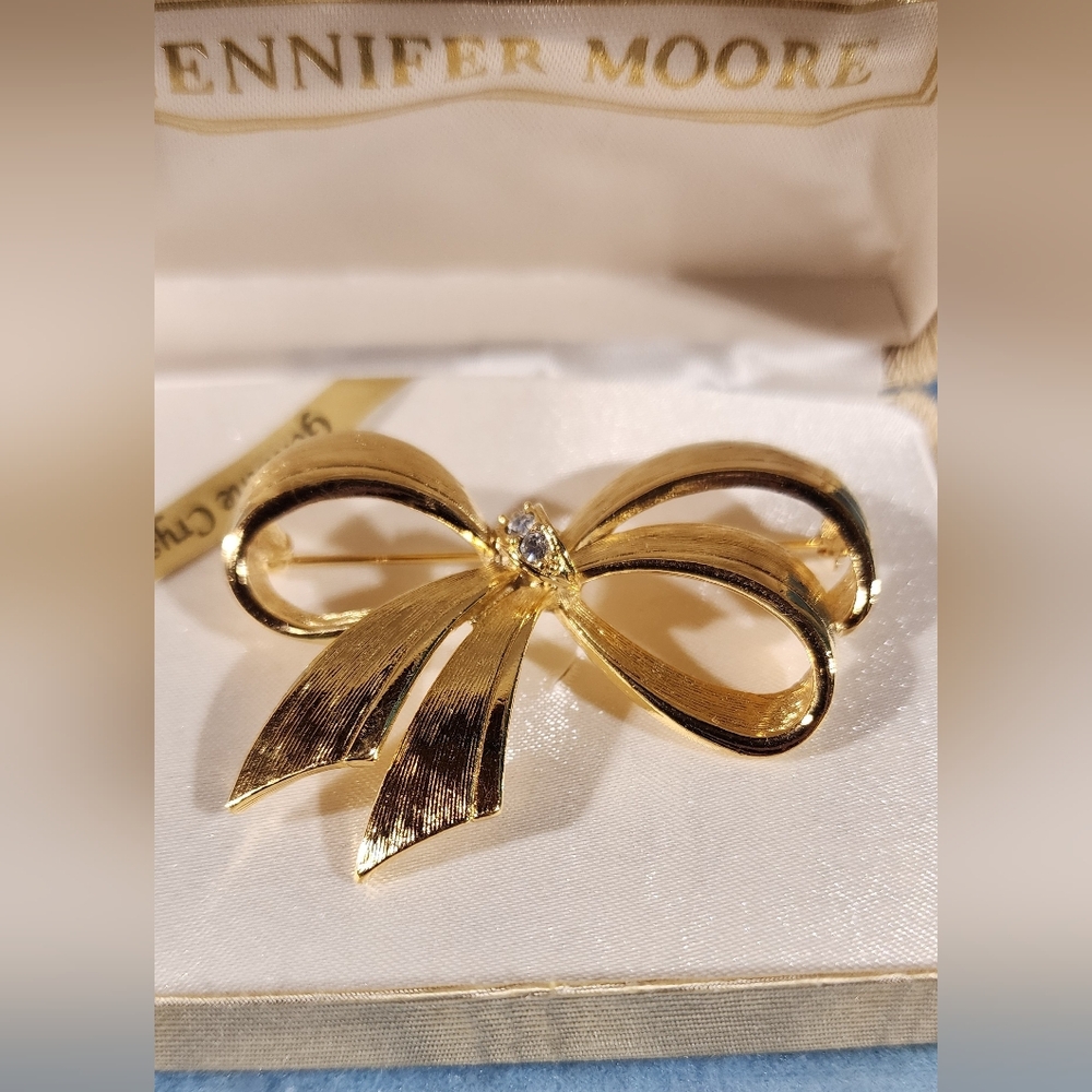 Vintage Goldtone Bow Brooch with Crystal Accent